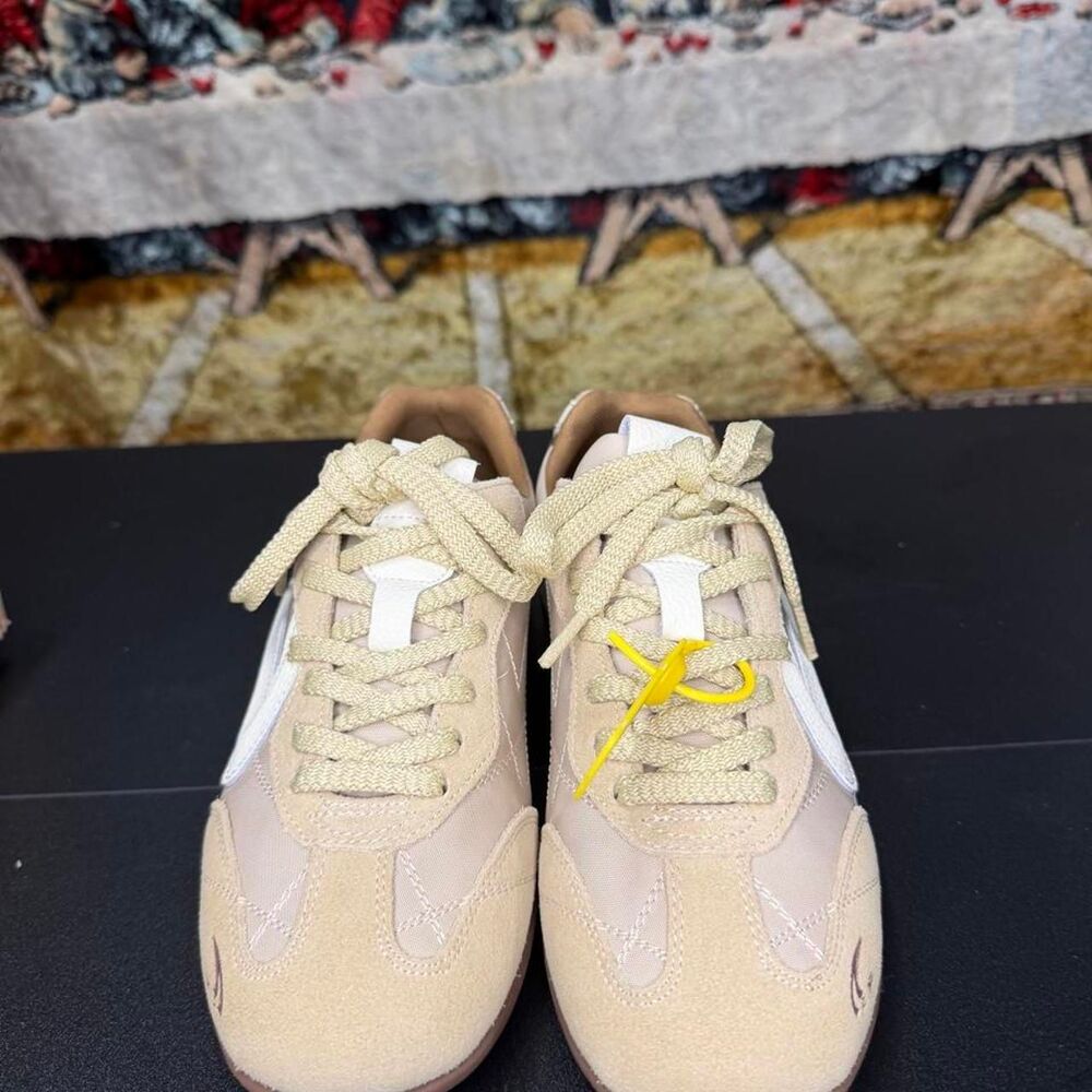 Unbranded Men's Tan and Cream Trainers